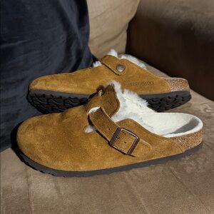 Birkenstock Tan Suede Shearling Clogs Women’s 39 Carmel Tan Suede Fuzzy